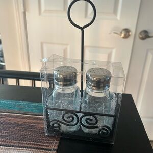 Elegant Black Salt and Pepper Shaker Set